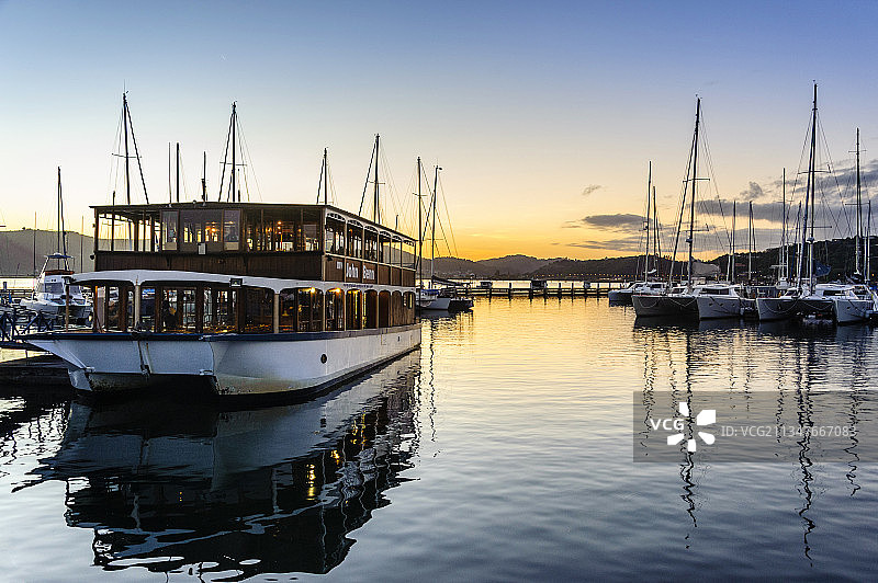 非洲南非克尼斯纳小镇泻湖码头日暮风光图片素材