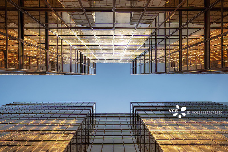 中国香港城市建筑摩天大楼仰视视角图片素材