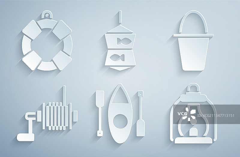 皮划艇或独木舟钓鱼桶和纺车套装图片素材