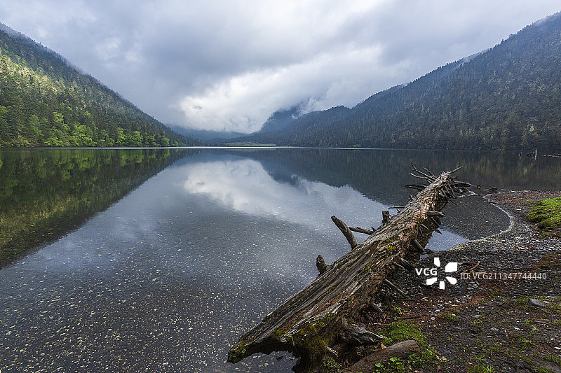 五须海早晨——甘孜州九龙县图片素材
