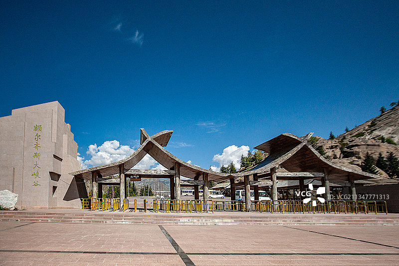 新疆额尔齐斯大峡谷景区大门图片素材