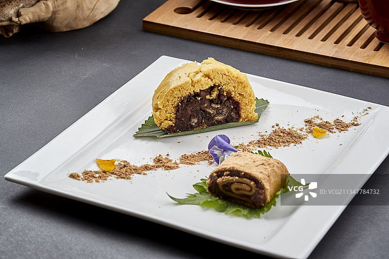 红豆馅黄馍馍配北京小吃驴打滚图片素材