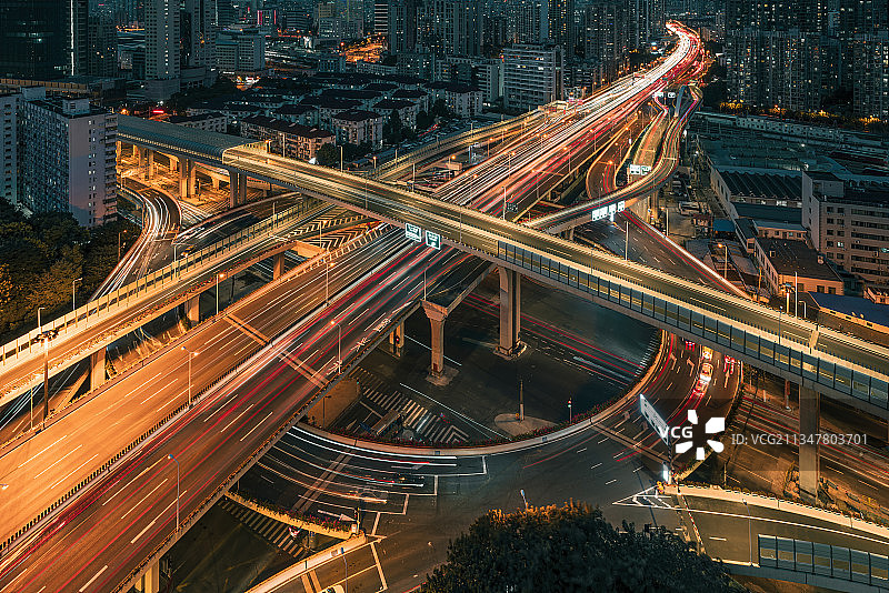 上海 夜幕下的天目中路/南北高架路立交桥图片素材
