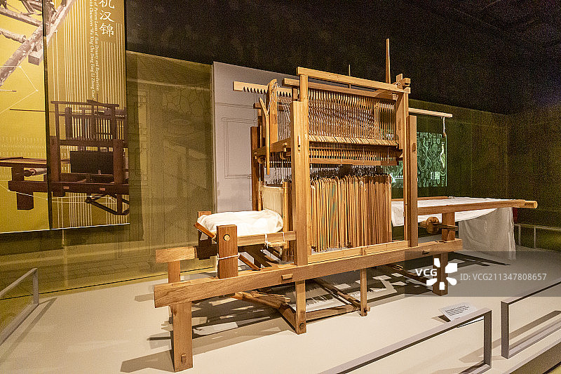 复原的成都老官山汉墓提花织机（中国丝绸博物馆）图片素材