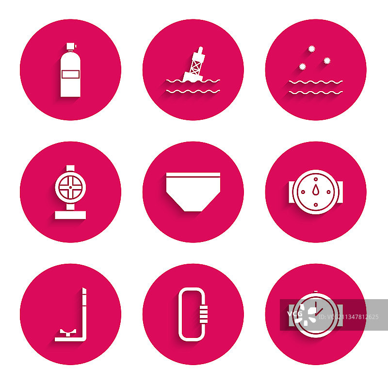 泳裤、登山扣、潜水表套装图片素材