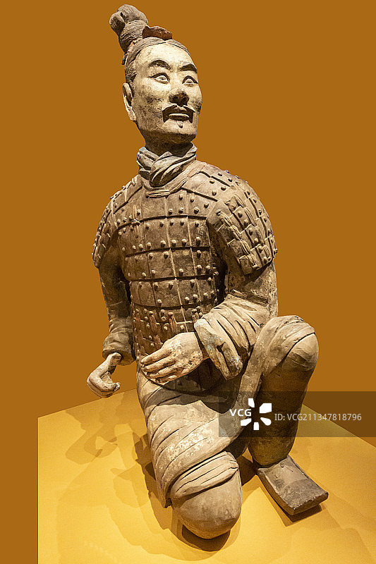 兵马俑：彩绘绿面跪射俑（秦，陕西西安秦始皇帝陵二号坑出土）图片素材