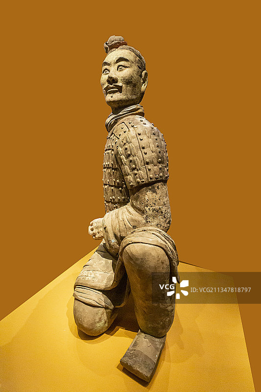 兵马俑：彩绘绿面跪射俑（秦，陕西西安秦始皇帝陵二号坑出土）图片素材