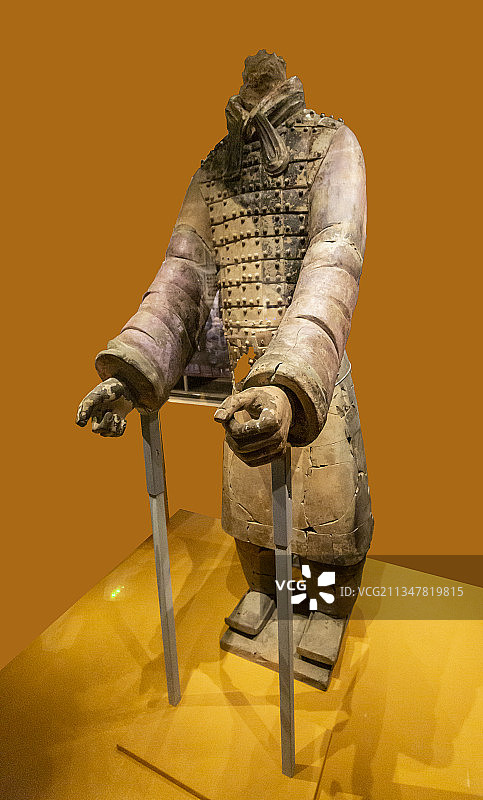 兵马俑：彩绘紫衣御手俑（秦，陕西西安秦始皇帝陵一号坑出土）图片素材