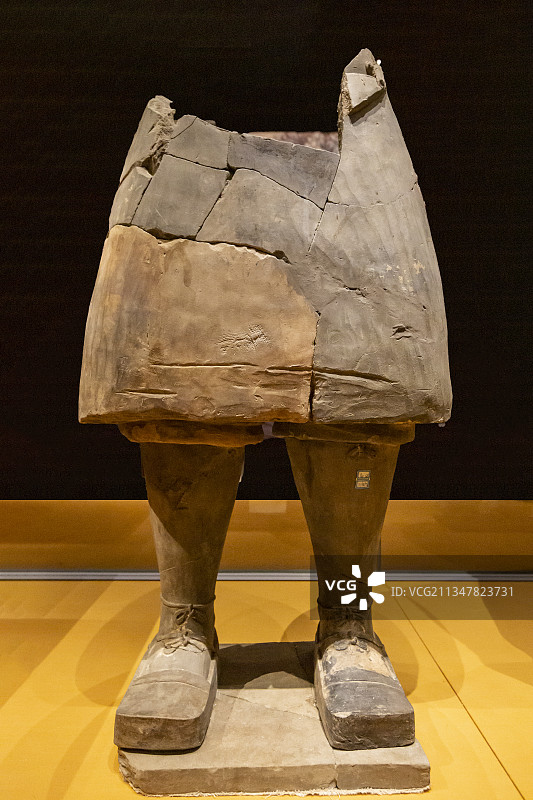 兵马俑：待修复俑（残，三分之一残俑）（西安秦始皇帝陵一号坑）图片素材