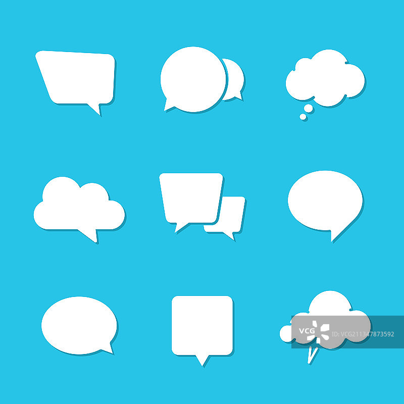 蓝色背景上隔离的对话气泡图标集图片素材