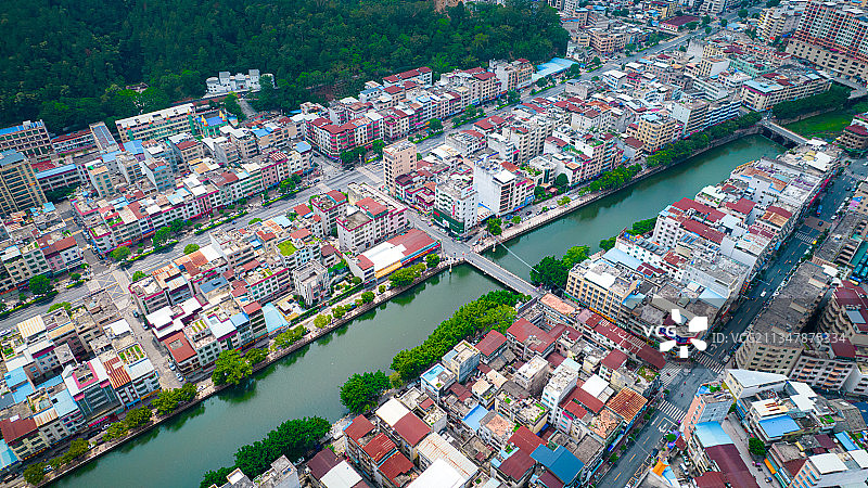 航拍广东省连平县县城城市全景图片素材