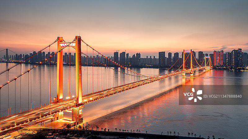武汉鹦鹉洲长江大桥夜景图片素材