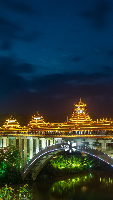 广西柳州三江风雨桥夜景建筑风光图片素材