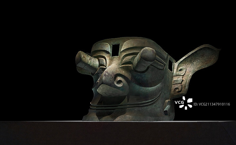 国家一级文物，三星堆纵目青铜面具，四川成都广汉市三星堆博物馆图片素材