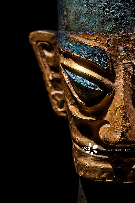 国家一级文物，三星堆黄金青铜面具，四川成都广汉市三星堆博物馆图片素材