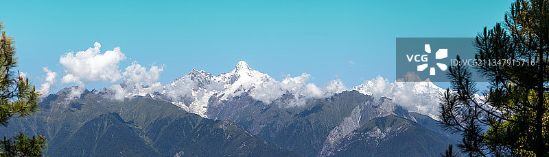 高山 梅里雪山全景图片素材