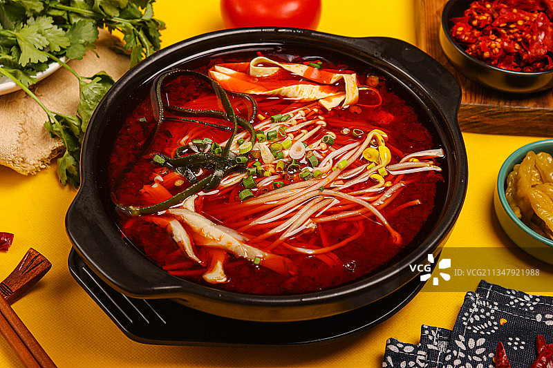 红汤砂锅米线图片素材