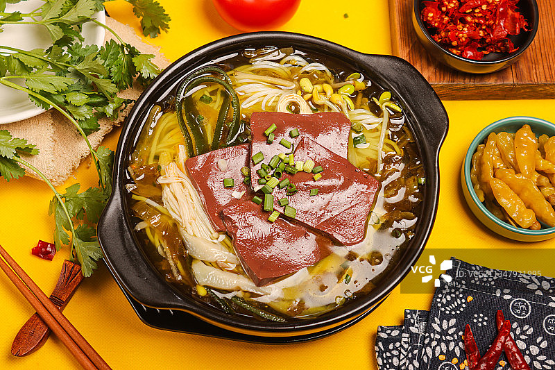 鸭血砂锅酸菜米线图片素材