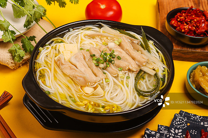 清汤虾饺砂锅米线图片素材