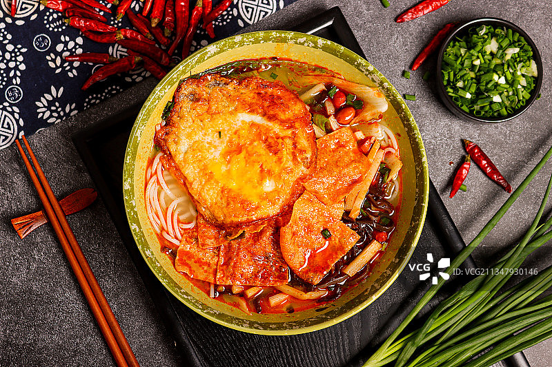 煎蛋螺蛳粉图片素材