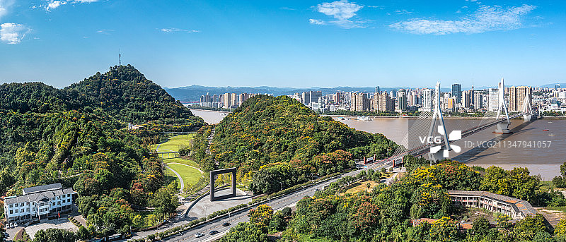 宜昌磨基山和夷陵长江大桥全景图片素材