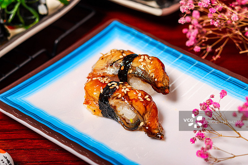 鳗鱼手握寿司图片素材