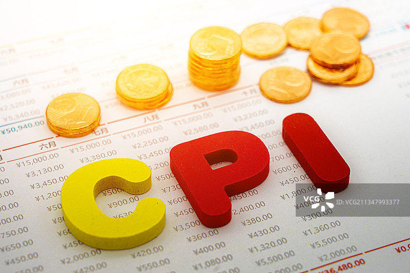 金融经济报告上的CPI文字和货币图片素材