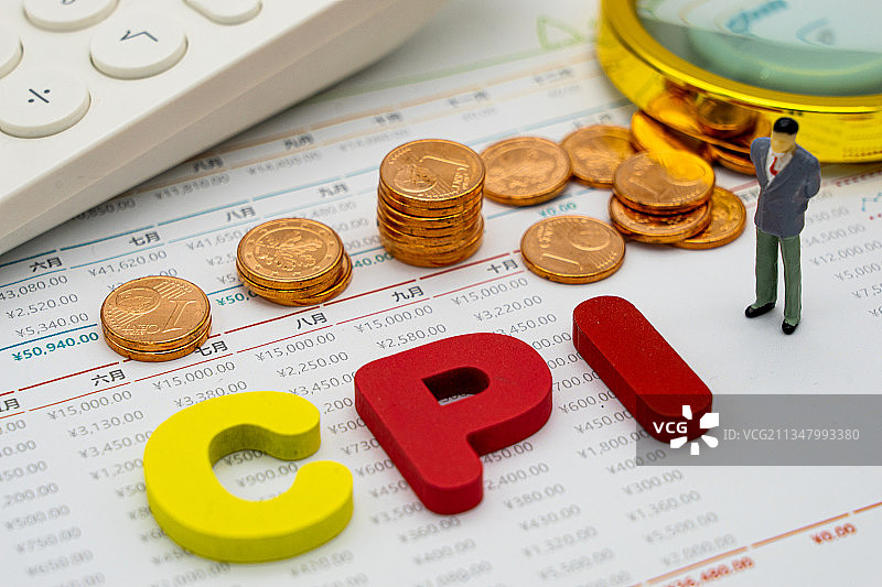 金融经济报告上的CPI文字和货币图片素材