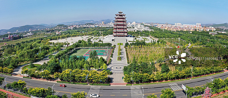 山东枣庄山亭区翼云阁文化休闲广场图片素材