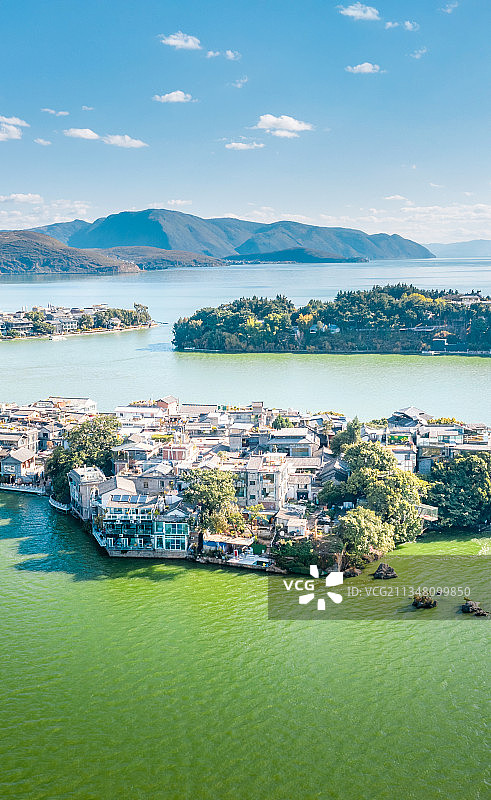 航拍大理洱海双廊古镇和南诏风情岛风光图片素材