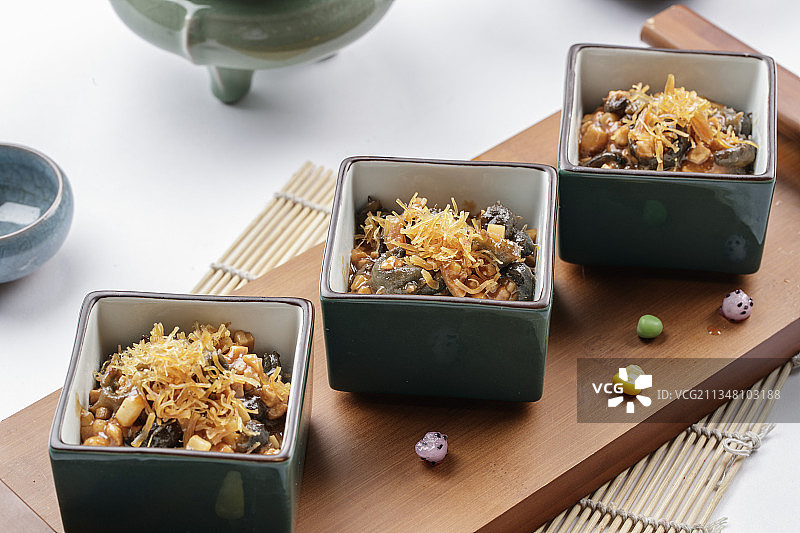 精美凉菜酱腌干贝粒鸡枞菌图片素材