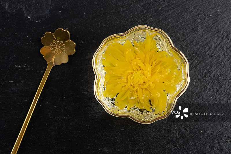 一杯菊花茶图片素材