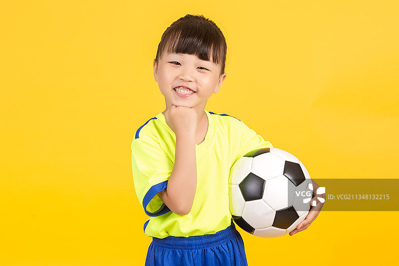 小小足球运动员图片素材