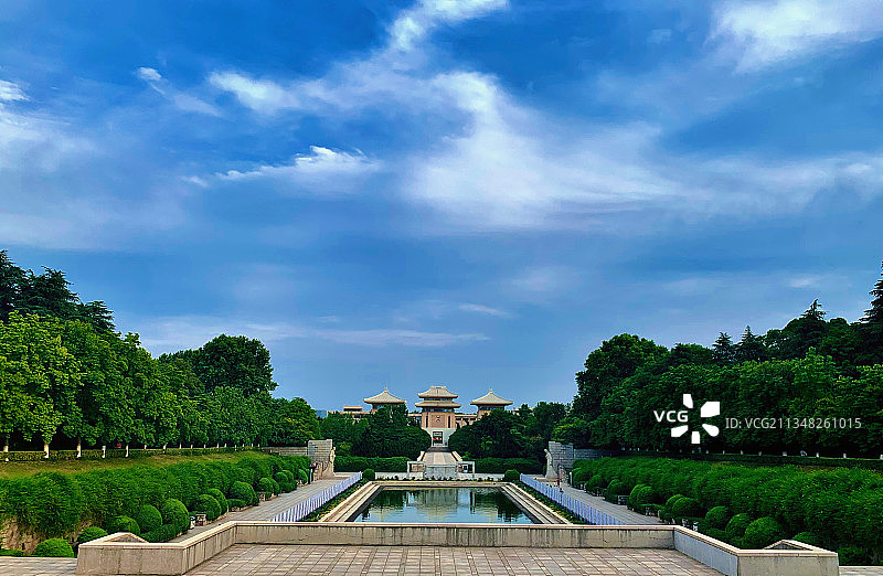 蓝天白云下的雨花台烈士陵园图片素材