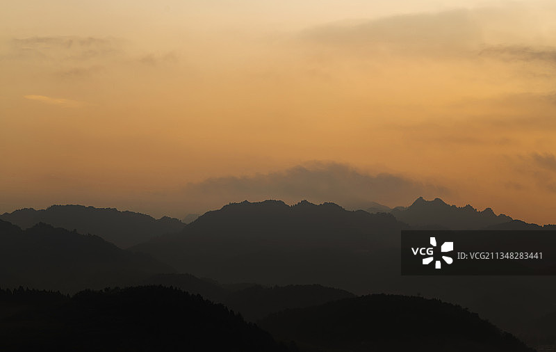 群山晨曦图片素材