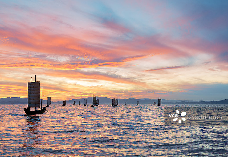 滇池渔归图片素材