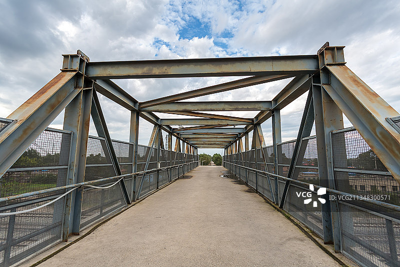 天桥，历史悠久的铁路天桥图片素材