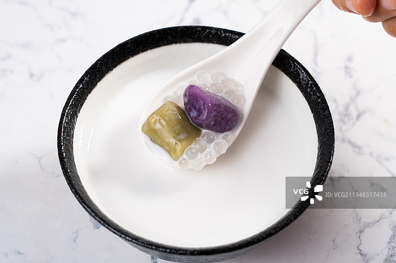 传统小吃美食甜品椰汁西米露芋圆图片素材