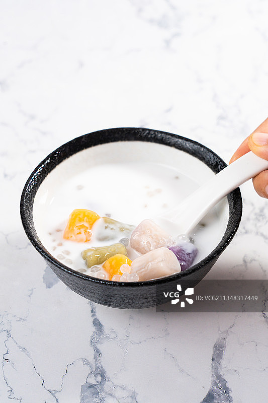 传统小吃美食甜品椰汁西米露芋圆图片素材