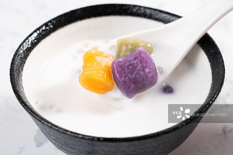 传统小吃美食甜品椰汁西米露芋圆图片素材