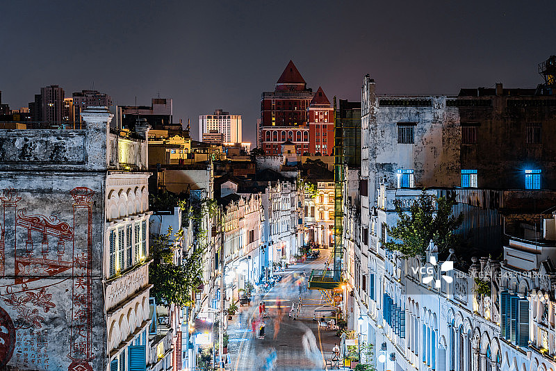 中国海南海口骑楼老街高视角夜景图片素材