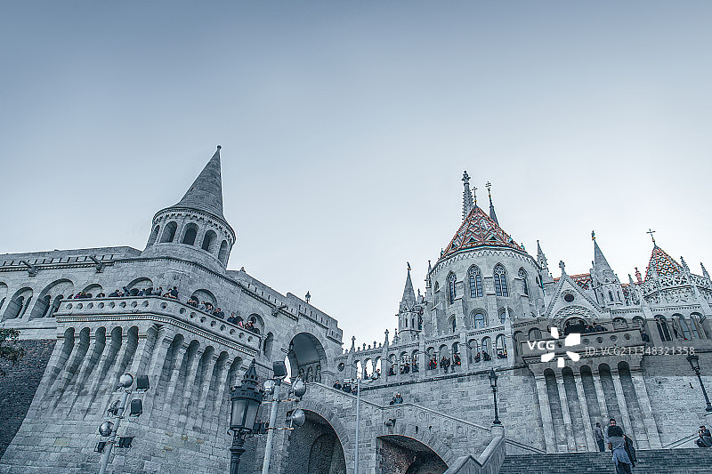 欧洲匈牙利布达佩斯多瑙河畔王宫渔夫堡和马加什教堂图片素材