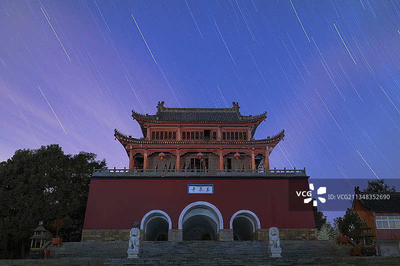 湖北省当阳玉泉寺山门星轨图片素材