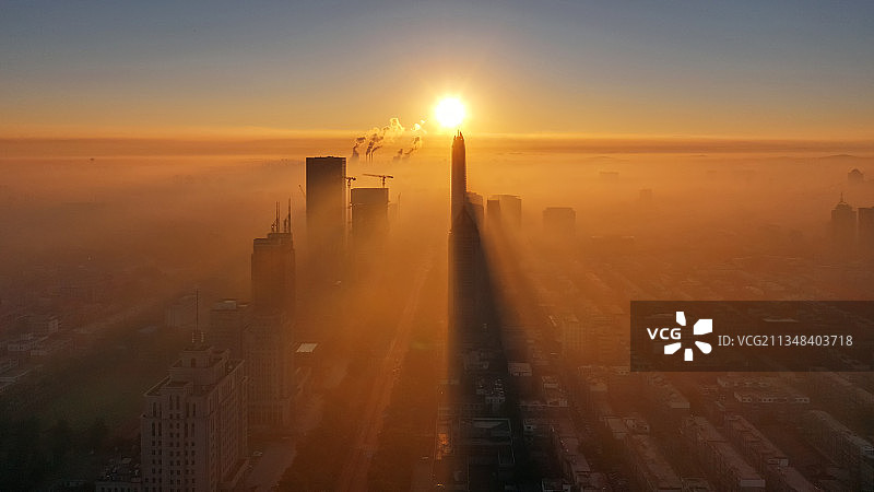 日出东方耀春城图片素材