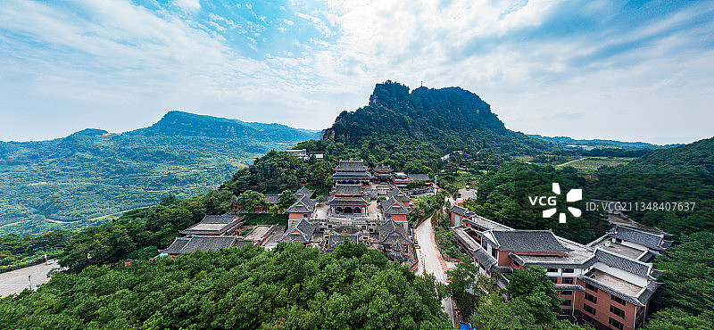 航拍古剑山净音寺全景图片素材