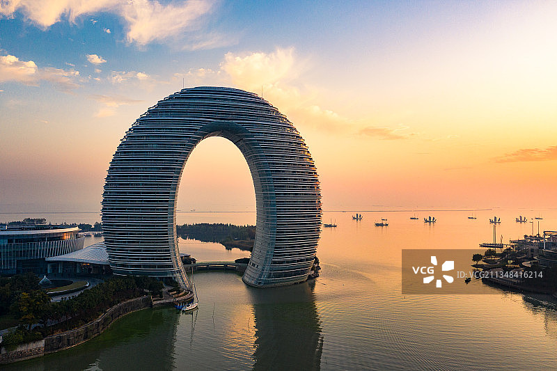 湖中月亮酒店图片素材