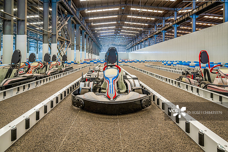 卡丁车赛场上摆放整齐的卡丁车特写图片素材