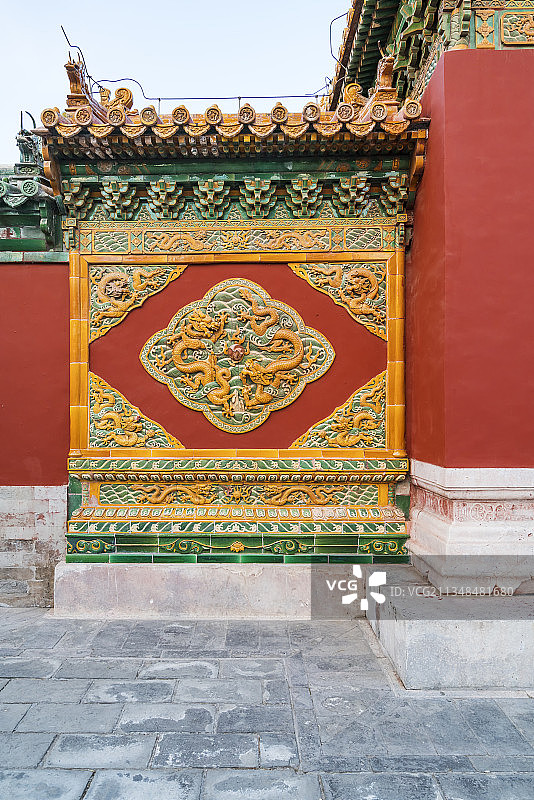 皇家园林琉璃瓦龙图案影壁图片素材