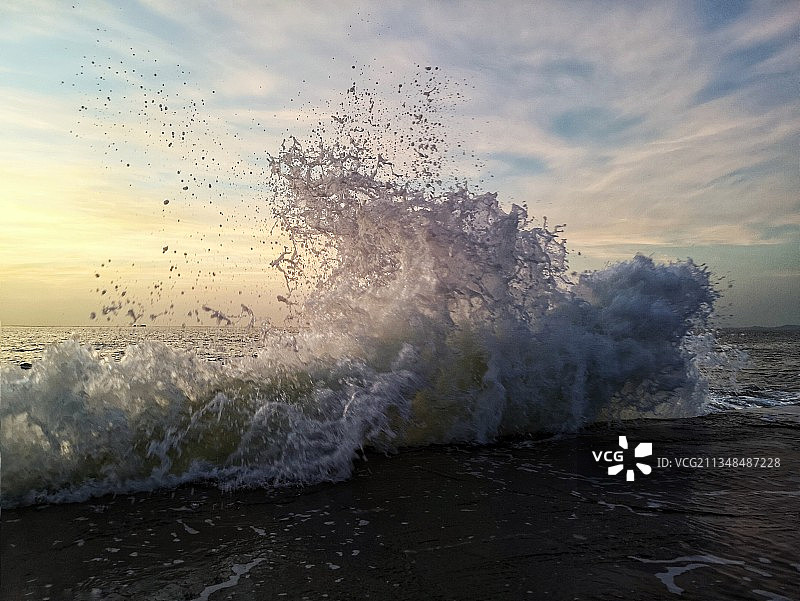 惊涛拍岸图片素材