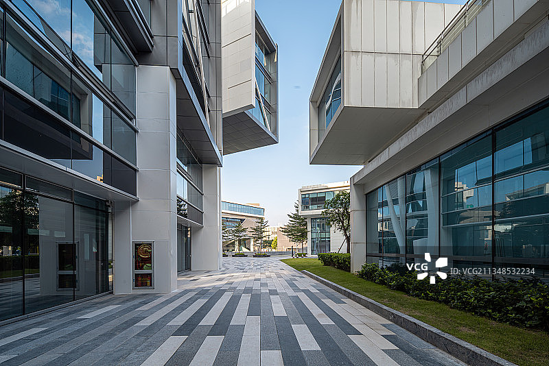 产业园区现代建筑砖地路面广场图片素材